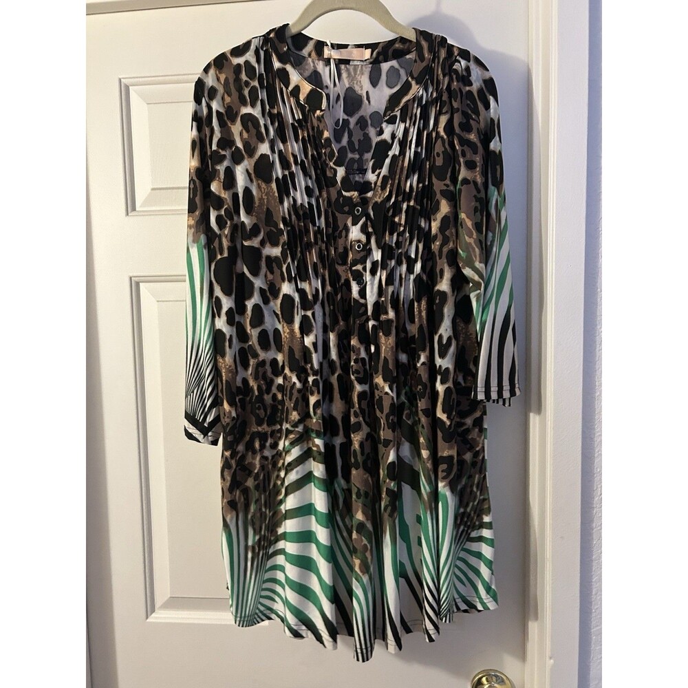 LA CERA Women's Size L Pintuck Tunic Top Animal Print Green Stripe